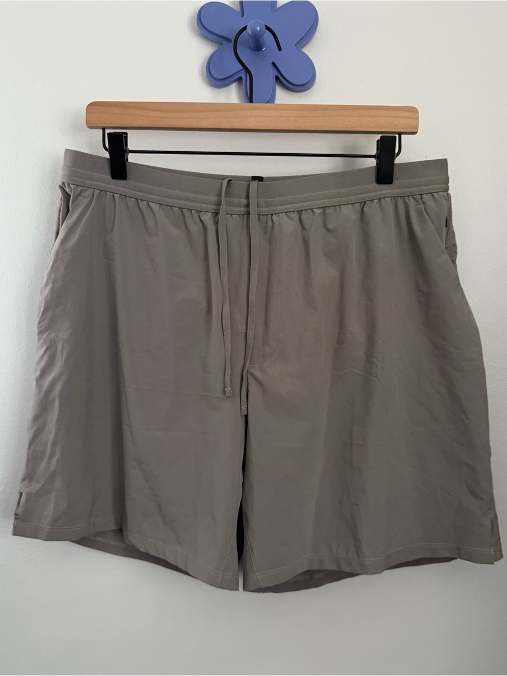 VRST men Large Performance Active Shorts Grey Drawstring Athletic Outdoor Travel